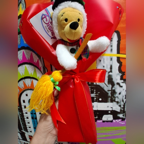 🔥NWT BOUQUET Disney WINNIE DE POOH Christmas Plush & FREE GIFT - Picture 2 of 12
